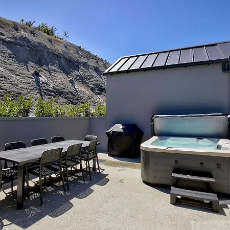 Belle Vue Villa - Stunning Views And Hot Tub Queenstown Exterior photo