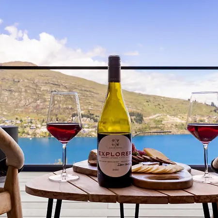Belle Vue Villa - Stunning Views And Hot Tub Queenstown Exterior photo