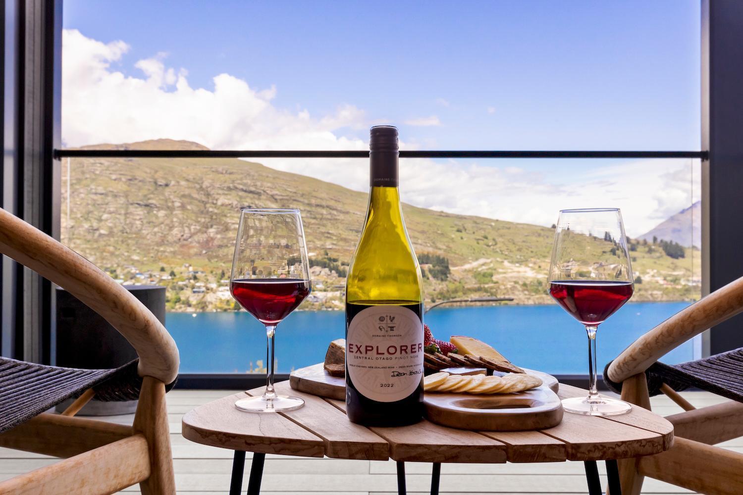 Belle Vue - Stunning Views And Hot Tub Villa Queenstown